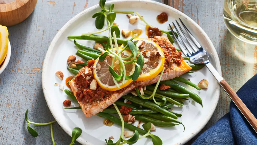Steamed Sundried Tomato Pesto Salmon with Green Beans