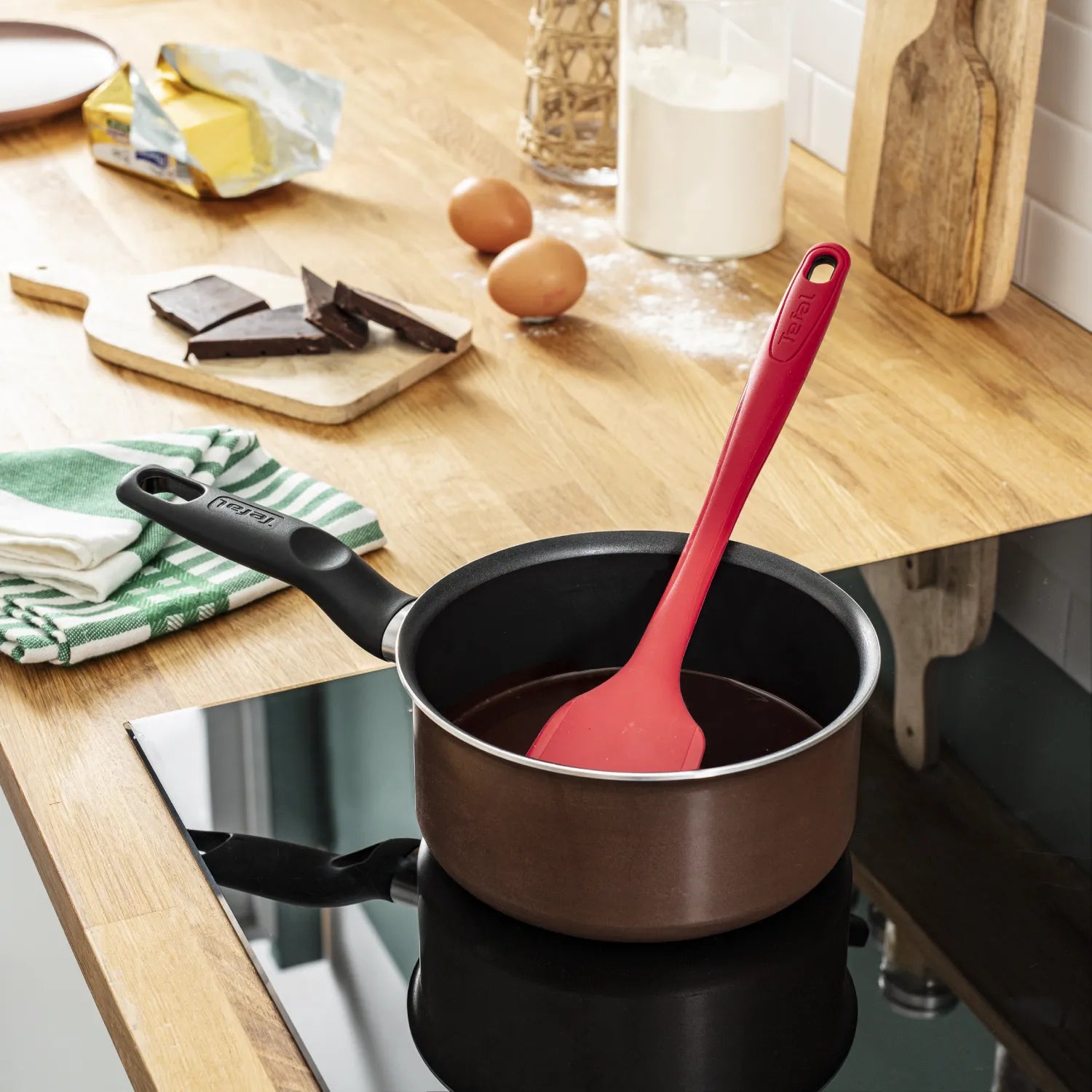 Tefal Ingenio Proflex Silicone Spatula K1192014 in use in pot