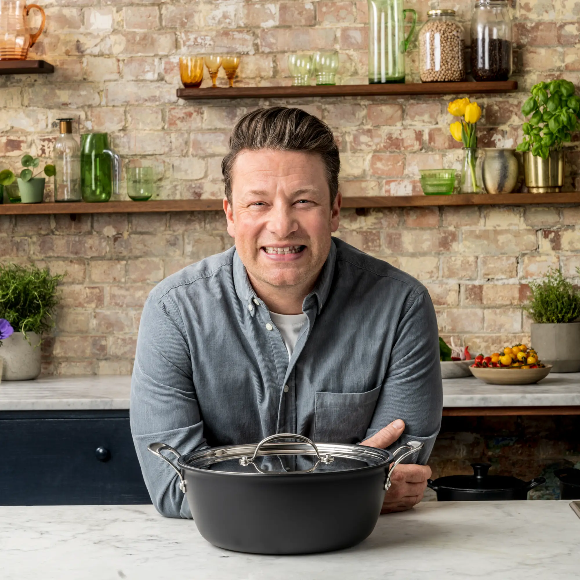 Jamie Oliver by Tefal Cooks Classic Induction Hard Anodised Big Batch Pan 30cm/7.2L + Lid