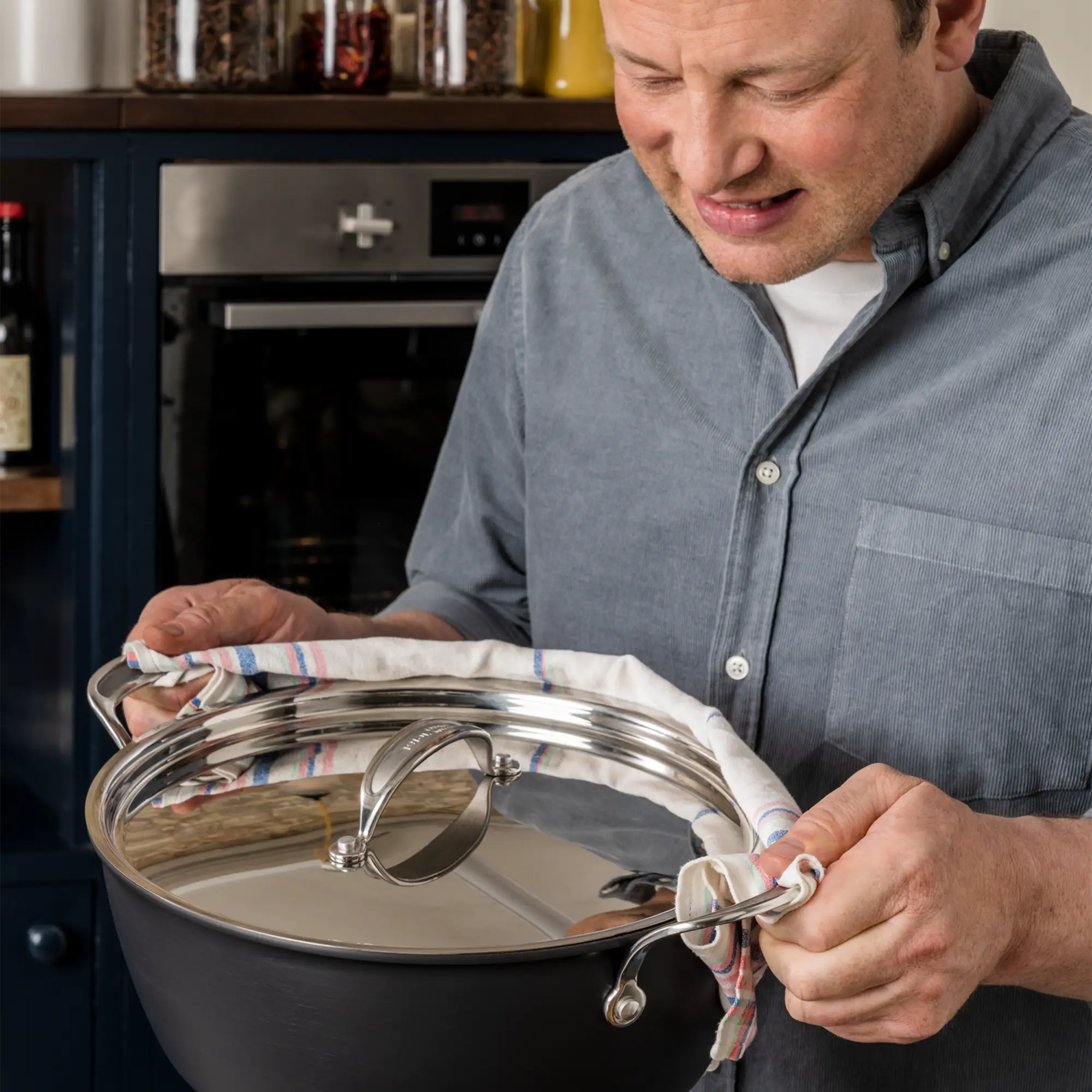 Jamie Oliver by Tefal Cooks Classic Induction Hard Anodised Big Batch Pan 30cm/7.2L + Lid