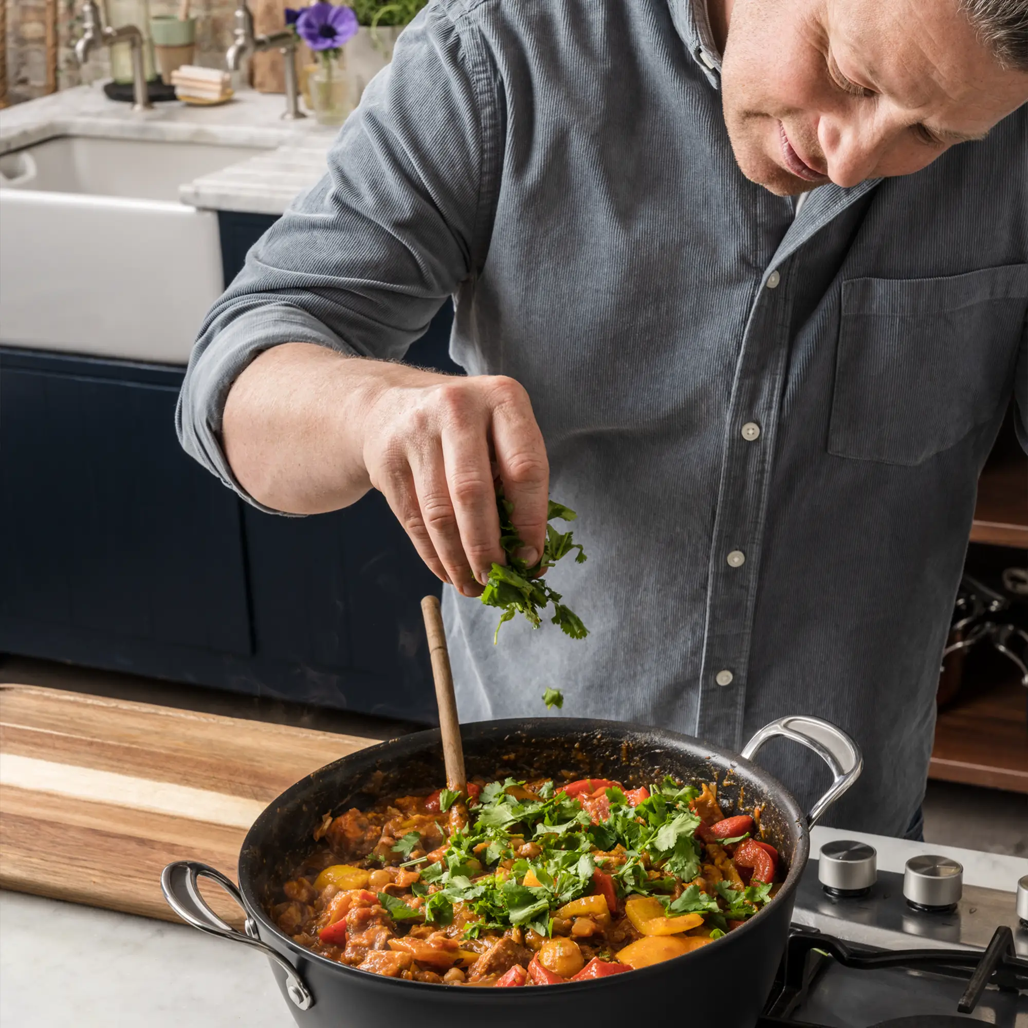 Jamie Oliver by Tefal Cooks Classic Induction Hard Anodised Big Batch Pan 30cm/7.2L + Lid